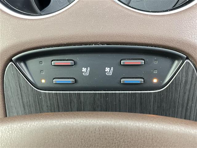 ハリアーハイブリッド Ｚ　レザーパッケージ　ワンオーナー　禁煙車　トヨタセーフティセンス　ＪＢＬサウンド　純正１２．３型ナビ　デジタルインナーミラー　ブラインドスポットモニター　全方位モニター　ＬＥＤオートライト　オートマチックハイビーム（12枚目）