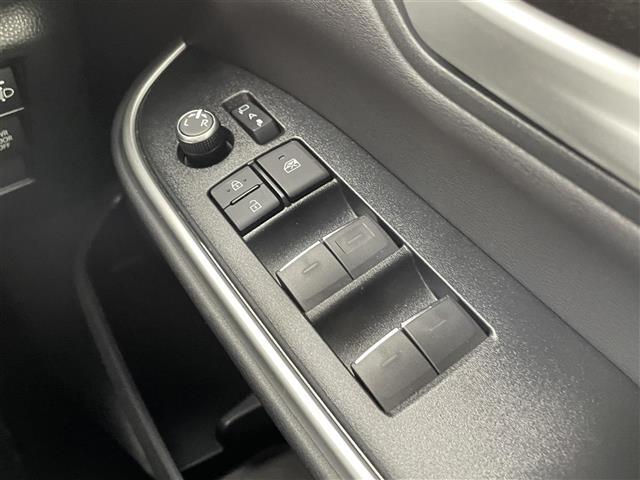 ノア ハイブリッドＳ－Ｚ　禁煙車　純正８型ＤＡ　快適利便ＰＫＧ　両側パワースライドドア　トヨタセーフティセンス　レーダークルーズコントロール　バックカメラ　ステアリングヒーター　前席シートヒーター　キャプテンシート　オットマン（9枚目）