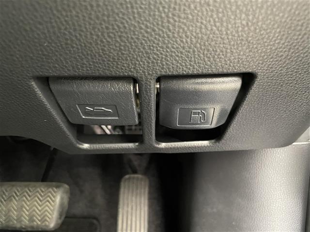 ノア ハイブリッドＳ－Ｚ　禁煙車　純正８型ＤＡ　快適利便ＰＫＧ　両側パワースライドドア　トヨタセーフティセンス　レーダークルーズコントロール　バックカメラ　ステアリングヒーター　前席シートヒーター　キャプテンシート　オットマン（20枚目）