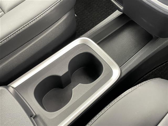 ノア ハイブリッドＳ－Ｚ　禁煙車　純正８型ＤＡ　快適利便ＰＫＧ　両側パワースライドドア　トヨタセーフティセンス　レーダークルーズコントロール　バックカメラ　ステアリングヒーター　前席シートヒーター　キャプテンシート　オットマン（21枚目）