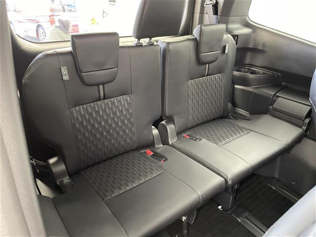 ノア ハイブリッドＳ－Ｚ　禁煙車　純正８型ＤＡ　快適利便ＰＫＧ　両側パワースライドドア　トヨタセーフティセンス　レーダークルーズコントロール　バックカメラ　ステアリングヒーター　前席シートヒーター　キャプテンシート　オットマン（26枚目）