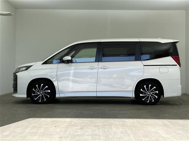 ノア ハイブリッドＳ－Ｚ　禁煙車　純正８型ＤＡ　快適利便ＰＫＧ　両側パワースライドドア　トヨタセーフティセンス　レーダークルーズコントロール　バックカメラ　ステアリングヒーター　前席シートヒーター　キャプテンシート　オットマン（32枚目）