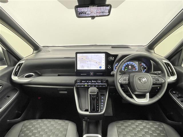 ヴォクシー ハイブリッドＳ－Ｚ　禁煙車　プリクラッシュセーフティ　両側パワースライドドア　１３．２インチ有機ＥＬフリップダウンモニター　ヘッドアップディスプレイ　デジタルインナーミラー　純正１０．５インチディスプレイナビ　ＥＴＣ（2枚目）