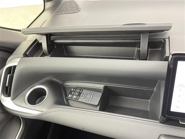 ヴォクシー ハイブリッドＳ－Ｚ　禁煙車　プリクラッシュセーフティ　両側パワースライドドア　１３．２インチ有機ＥＬフリップダウンモニター　ヘッドアップディスプレイ　デジタルインナーミラー　純正１０．５インチディスプレイナビ　ＥＴＣ（27枚目）