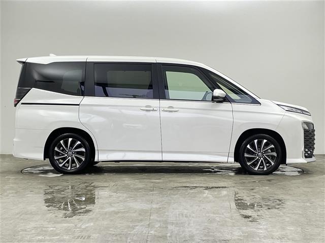 ヴォクシー ハイブリッドＳ－Ｚ　禁煙車　プリクラッシュセーフティ　両側パワースライドドア　１３．２インチ有機ＥＬフリップダウンモニター　ヘッドアップディスプレイ　デジタルインナーミラー　純正１０．５インチディスプレイナビ　ＥＴＣ（39枚目）