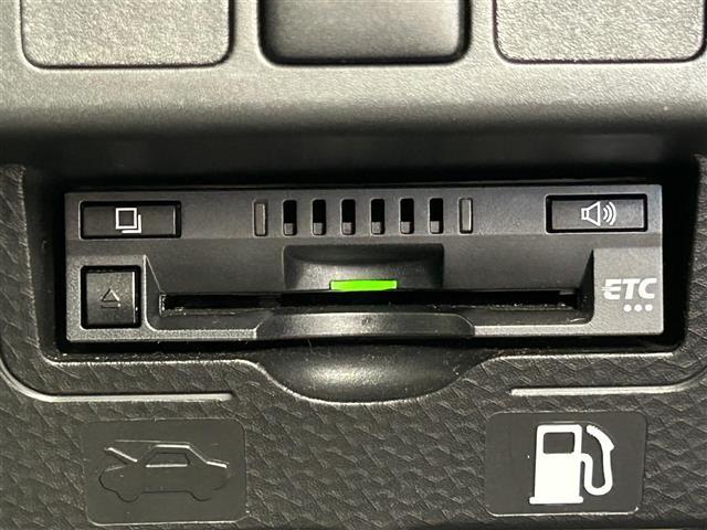 ルーミー カスタムＧ　禁煙車　純正７型メモリナビ　コンフォートＰＫＧ　スマートアシストＩＩＩ　両側パワースライドドア　前席シートヒーター　フロントスポイラー　バックカメラ　クルーズコントロール　コーナーセンサー（10枚目）