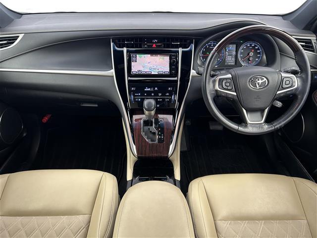 ハリアー プレミアム　禁煙車　純正ナビ　衝突被害軽減ブレーキ　レーダークルーズコントロール　ハーフレザーシート　パワーシート　ＬＥＤヘッドライト　オートハイビーム　パワーバックドア　ビルトインＥＴＣ　コーナーセンサー（2枚目）