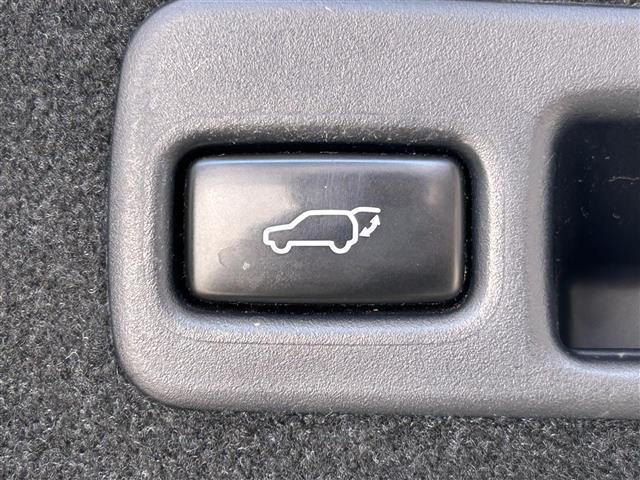 ハリアー プレミアム　禁煙車　純正ナビ　衝突被害軽減ブレーキ　レーダークルーズコントロール　ハーフレザーシート　パワーシート　ＬＥＤヘッドライト　オートハイビーム　パワーバックドア　ビルトインＥＴＣ　コーナーセンサー（11枚目）