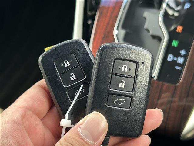 ハリアー プレミアム　禁煙車　純正ナビ　衝突被害軽減ブレーキ　レーダークルーズコントロール　ハーフレザーシート　パワーシート　ＬＥＤヘッドライト　オートハイビーム　パワーバックドア　ビルトインＥＴＣ　コーナーセンサー（22枚目）