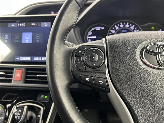 ヴォクシー ハイブリッドＺＳ　煌ＩＩＩ　禁煙車　純正１０型メモリナビ　トヨタセーフティセンス　両側パワースライドドア　クルーズコンロール　バックカメラ　クリアランスソナー　革巻きステアリング　前席シートヒーター　ハーフレザーシート（11枚目）