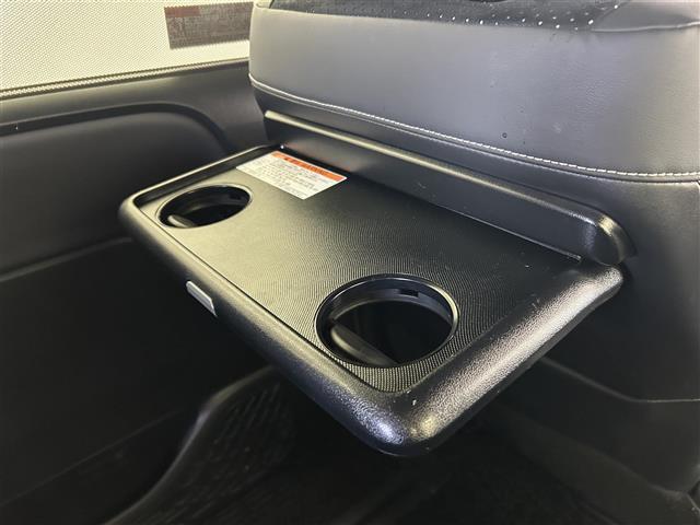 ヴォクシー ハイブリッドＺＳ　煌ＩＩＩ　禁煙車　純正１０型メモリナビ　トヨタセーフティセンス　両側パワースライドドア　クルーズコンロール　バックカメラ　クリアランスソナー　革巻きステアリング　前席シートヒーター　ハーフレザーシート（19枚目）