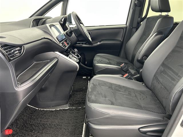 ヴォクシー ハイブリッドＺＳ　煌ＩＩＩ　禁煙車　純正１０型メモリナビ　トヨタセーフティセンス　両側パワースライドドア　クルーズコンロール　バックカメラ　クリアランスソナー　革巻きステアリング　前席シートヒーター　ハーフレザーシート（24枚目）