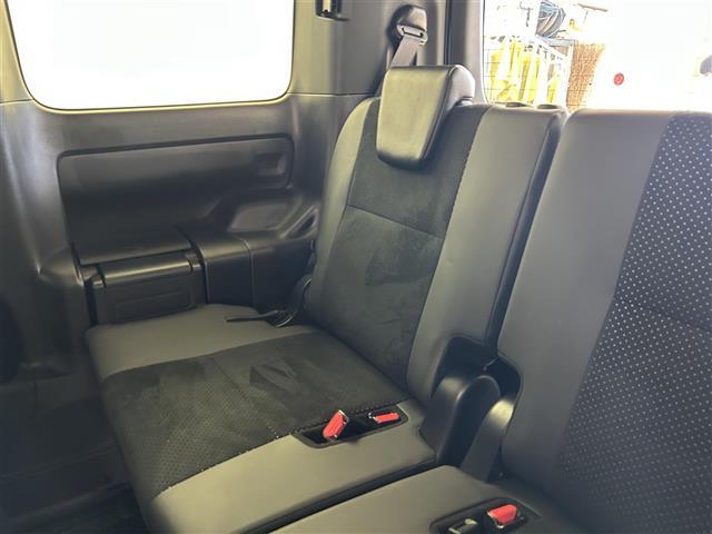 ヴォクシー ハイブリッドＺＳ　煌ＩＩＩ　禁煙車　純正１０型メモリナビ　トヨタセーフティセンス　両側パワースライドドア　クルーズコンロール　バックカメラ　クリアランスソナー　革巻きステアリング　前席シートヒーター　ハーフレザーシート（29枚目）