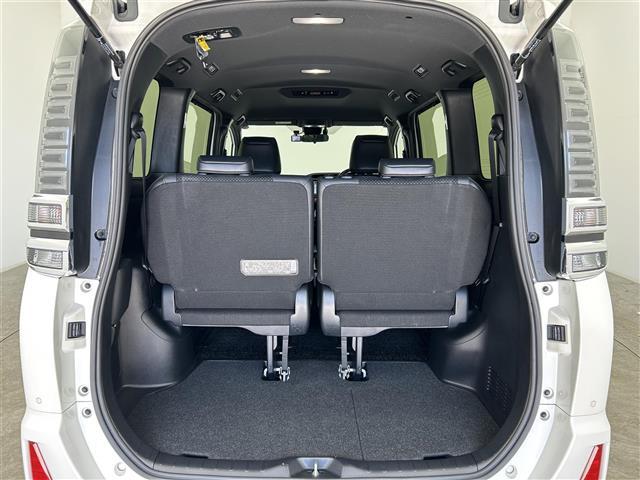ヴォクシー ハイブリッドＺＳ　煌ＩＩＩ　禁煙車　純正１０型メモリナビ　トヨタセーフティセンス　両側パワースライドドア　クルーズコンロール　バックカメラ　クリアランスソナー　革巻きステアリング　前席シートヒーター　ハーフレザーシート（30枚目）