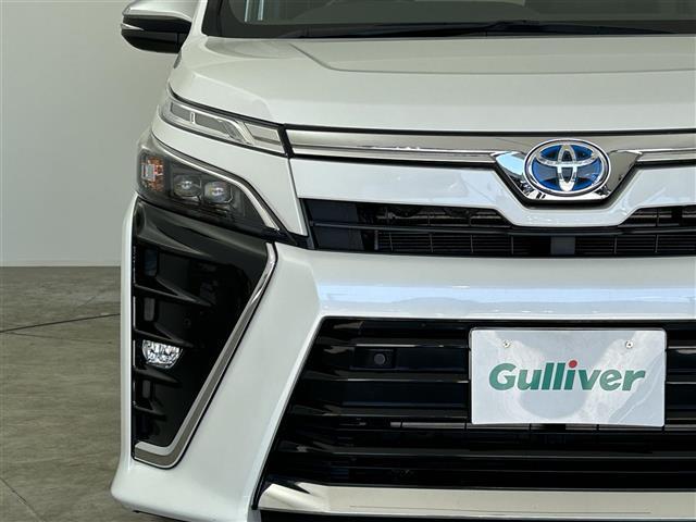 ヴォクシー ハイブリッドＺＳ　煌ＩＩＩ　禁煙車　純正１０型メモリナビ　トヨタセーフティセンス　両側パワースライドドア　クルーズコンロール　バックカメラ　クリアランスソナー　革巻きステアリング　前席シートヒーター　ハーフレザーシート（33枚目）