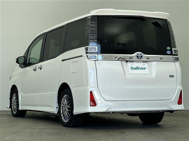 ヴォクシー ハイブリッドＺＳ　煌ＩＩＩ　禁煙車　純正１０型メモリナビ　トヨタセーフティセンス　両側パワースライドドア　クルーズコンロール　バックカメラ　クリアランスソナー　革巻きステアリング　前席シートヒーター　ハーフレザーシート（38枚目）