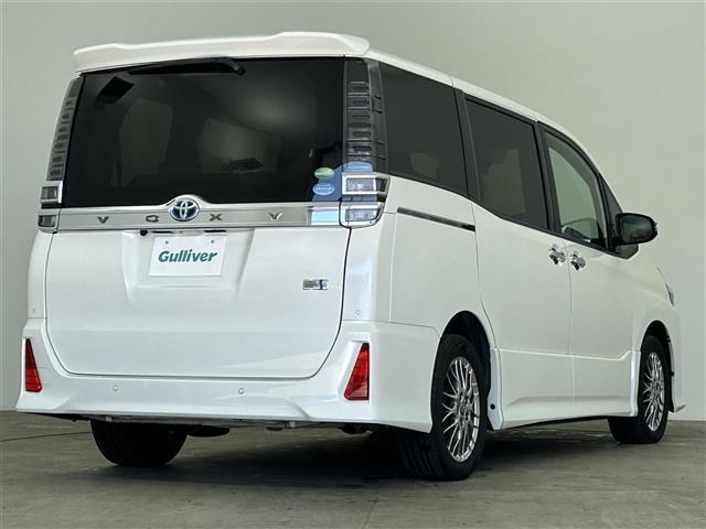 ヴォクシー ハイブリッドＺＳ　煌ＩＩＩ　禁煙車　純正１０型メモリナビ　トヨタセーフティセンス　両側パワースライドドア　クルーズコンロール　バックカメラ　クリアランスソナー　革巻きステアリング　前席シートヒーター　ハーフレザーシート（40枚目）
