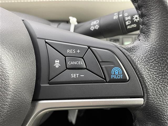 セレナ ハイウェイスター プロパイロットエディション 禁煙車 純正9型メモリナビ エマージェンシーブレーキ プロパイロット フリップダウンモニター バックカメラ 革巻きステアリング Blu-ray Bluetooth フルセグTV 純正16インチAW(18枚目)