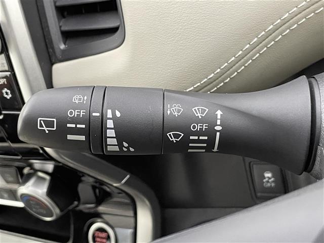 セレナ ハイウェイスター プロパイロットエディション 禁煙車 純正9型メモリナビ エマージェンシーブレーキ プロパイロット フリップダウンモニター バックカメラ 革巻きステアリング Blu-ray Bluetooth フルセグTV 純正16インチAW(19枚目)