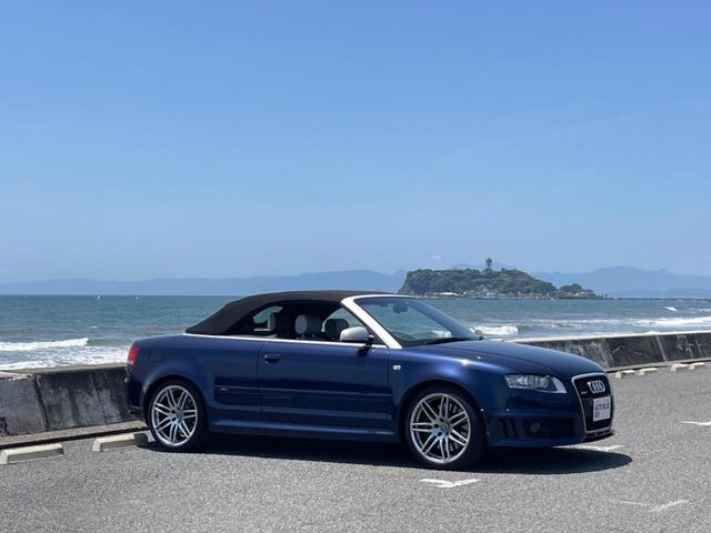 ＲＳ４カブリオレ ベースグレード　当社平行輸入車　右ハンドルＵＫ仕様　日本未導入モデル　６速マニュアルミッション　電動ソフトトップ　納車前点検整備付き　Ｖ８自然吸気エンジン　国内ワンオーナー（31枚目）