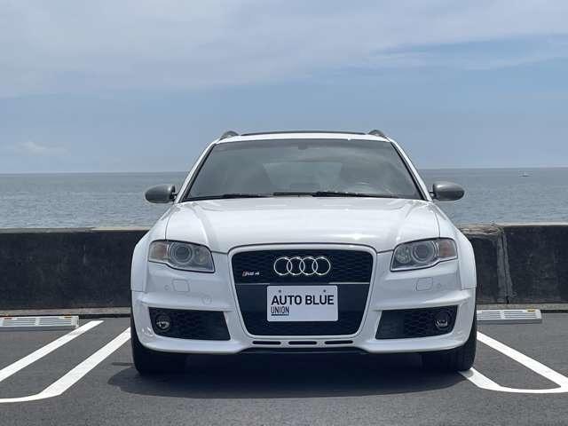 Ｖ８　ＮＡ　エンジンを　６ＭＴ　かつフルタイム４ＷＤクワトロを楽しめる、唯一無二のハイパフォーマンスワゴンです。