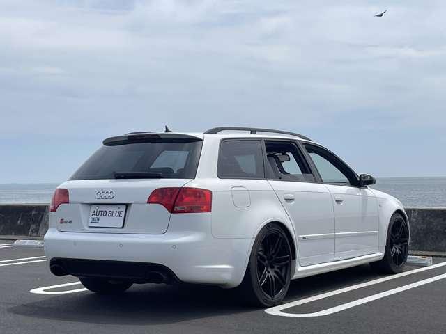 四駆の前後トルク配分は４０：６０です。雨天だけでなくスタートダッシュにも優れています。