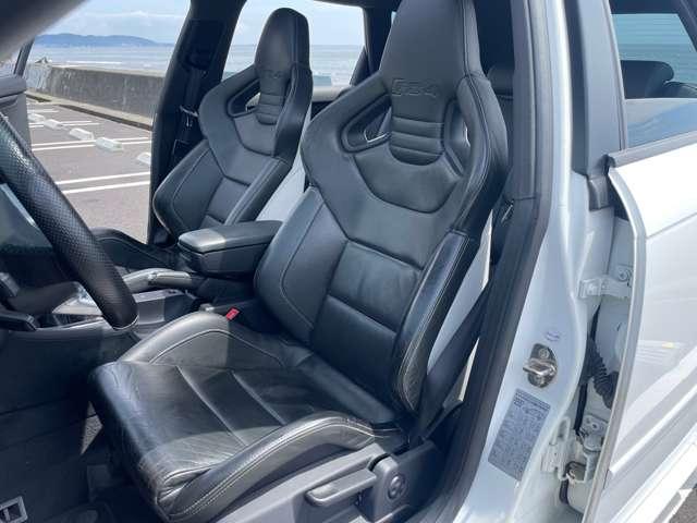 フロント両席にはシートヒーターが付いております。