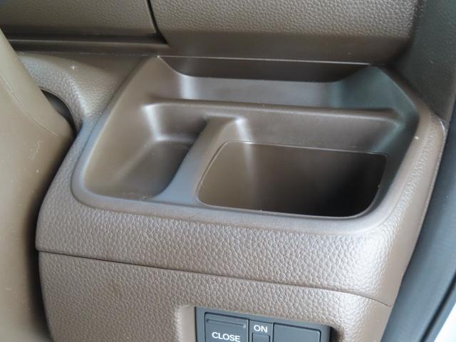 �y�^�]�ȑ��h�����N�z���_�[�z�^�]���ɂ������o���₷���ʒu�ɔz�u���Ă���̂Ńh���C�u���̐����⋋���X���[�Y�ł��B