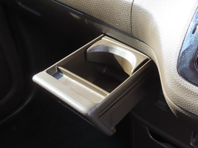 �y���[���h�����N�z���_�[�z�g��Ȃ��Ƃ��͎��[���ăX�b�L���I���[���̃h�����N�z���_�[�����Ă��܂��B�y�b�g�{�g��������e�C�N�A�E�g�̃R�[�q�[�J�b�v�Ȃǂ�u���Ă����܂��B