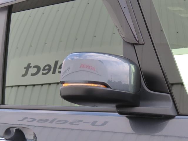 �y�k�d�c�h�A�~���[�E�C���J�[�z�h�A�~���[�ɃE�B���J�[���t���Ă���̂ŁA����̎Ԃ��E�C���J�[��n�U�[�h�ɋC�t���₷���Ȃ�܂��B�E���܎���Ԑ��ύX���̎��̂�h���A���S�ɑ��s�ł��܂��B