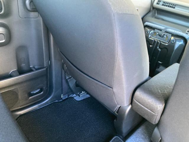 ����Ȃ̃V�[�g�o�b�N�Ɏ��[�|�P�b�g������܂��B