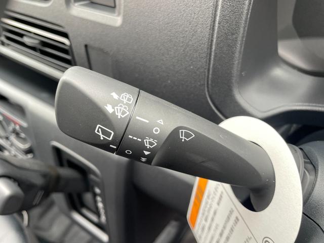 ハイゼットカーゴ スペシャル　届け出済未使用　軽バン　ＣＶＴ　衝突被害軽減システム　クリアランスソナー　両側スライドドア　アイドリングストップ　オートライト　ＥＳＣ　エアコン　パワーステアリング　パワーウィンドウ　運転席エアバッグ（9枚目）