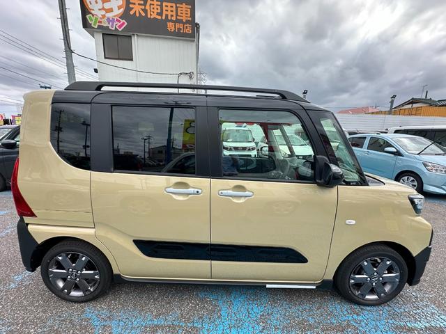 タント ファンクロスターボ　届け出済未使用車　バックカメラ　両側電動スライドドア　クリアランスソナー　レーンアシスト　衝突被害軽減システム　ＬＥＤヘッドランプ　スマートキー　　アイドリングストップ　電動格納ミラー　シートヒーター（13枚目）