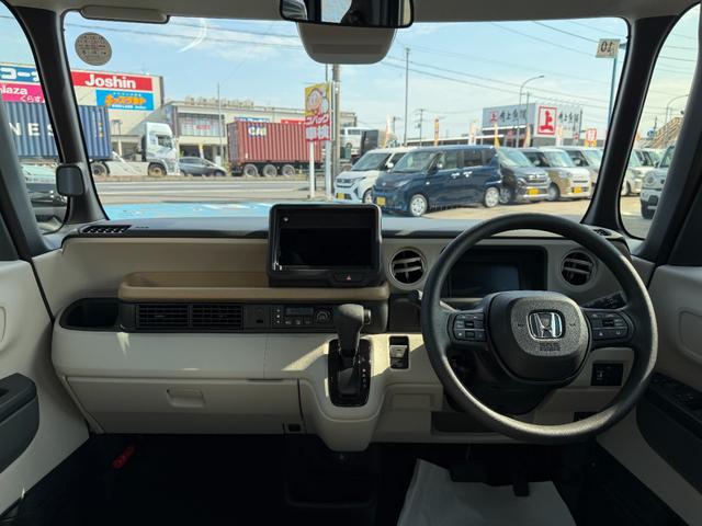 N-BOX ベースグレード 届出済未使用 バックカメラ 両側スライド・片側電動 クリアランスソナー クルーズコントロール レーンアシスト 衝突被害軽減システム オートライト LEDヘッドランプ スマートキー アイドリングストップ(50枚目)