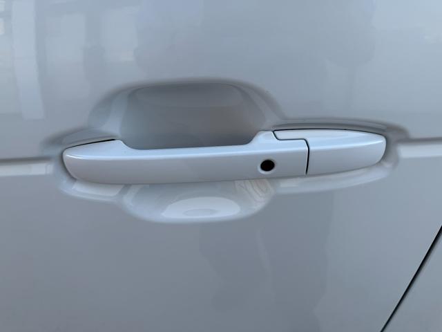 N-BOX ベースグレード 届出済未使用 バックカメラ 両側スライド・片側電動 クリアランスソナー クルーズコントロール 衝突被害軽減システム オートライト LEDヘッドランプ スマートキー アイドリングストップ 電動格納ミラ-(32枚目)