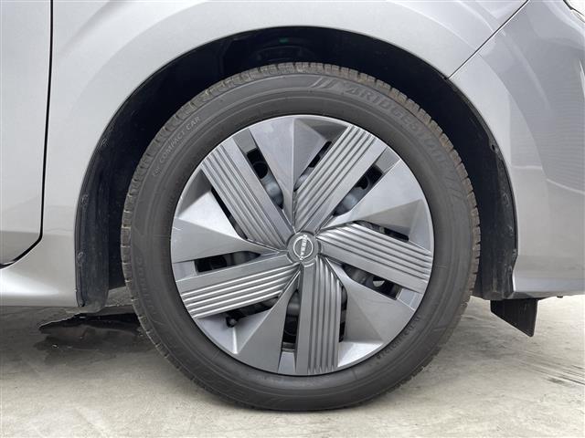 ノート Ｘ　禁煙車　純正ナビ　バックカメラ　エマージェンシーブレーキ　標識検知支援　オートブレーキホールド　純正ドライブレコーダー　電動パーキングブレーキ　ＥＴＣ　オートハイビーム　ステアリングスイッチ（17枚目）