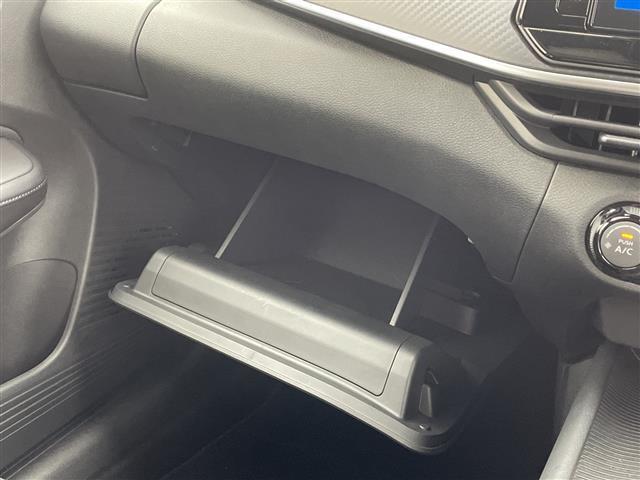 ノート Ｘ　禁煙車　純正ナビ　バックカメラ　エマージェンシーブレーキ　標識検知支援　オートブレーキホールド　純正ドライブレコーダー　電動パーキングブレーキ　ＥＴＣ　オートハイビーム　ステアリングスイッチ（30枚目）