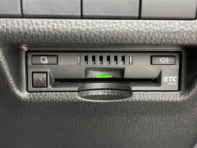 ＲＡＶ４ アドベンチャー　純正９型ナビ　（フルセグＴＶ・ＢＴ・ＨＤＭＩ・ＣＤ・ＤＶＤ・ＡＭ・ＦＭ）バックカメラ　ＢＳＭ　ドラレコ　パワーシート　デジタルインナーミラー　レーダークルコン　レーンキープ　オートマチックハイビーム（8枚目）