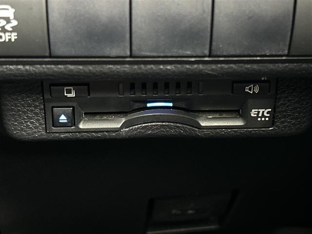 カローラツーリング ハイブリッド　ダブルバイビー　禁煙車　純正ディスプレイオーディオ　フルセグ　ＡｐｐｌｅＣａｒＰｒａｙ　ＡｎｄｒｏｉｄＡｕｔｏ　バックモニター　オートライト　オートハイビーム　レーダークルーズコントロール　ブラインドスポットモニター（10枚目）