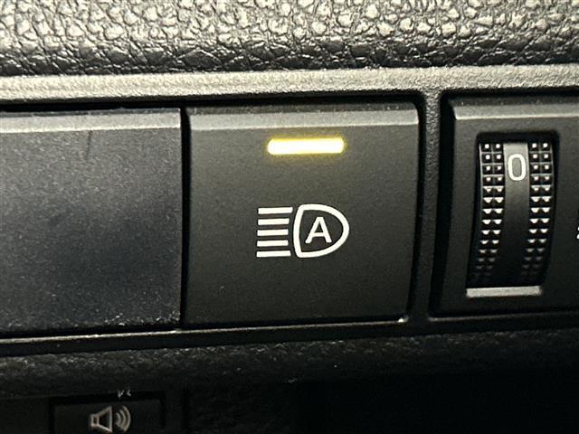 カローラツーリング ハイブリッド　ダブルバイビー　禁煙車　純正ディスプレイオーディオ　フルセグ　ＡｐｐｌｅＣａｒＰｒａｙ　ＡｎｄｒｏｉｄＡｕｔｏ　バックモニター　オートライト　オートハイビーム　レーダークルーズコントロール　ブラインドスポットモニター（12枚目）
