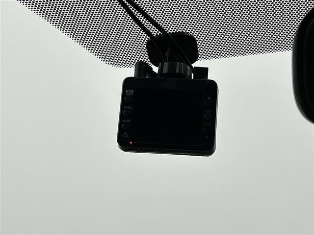 カローラツーリング ハイブリッド　ダブルバイビー　禁煙車　純正ディスプレイオーディオ　フルセグ　ＡｐｐｌｅＣａｒＰｒａｙ　ＡｎｄｒｏｉｄＡｕｔｏ　バックモニター　オートライト　オートハイビーム　レーダークルーズコントロール　ブラインドスポットモニター（26枚目）