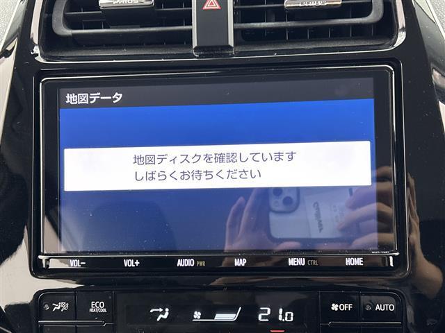 プリウス Ｓツーリングセレクション　純正ナビ／バックカメラ／後席モニター／衝突被害軽減ブレーキ／レーダークルーズコントロール／シートヒーター／ドライブレコーダー／ビルトインＥＴＣ／ＴＯＭ’Ｓ製ＡＷ／オートハイビーム／スマートキー（5枚目）