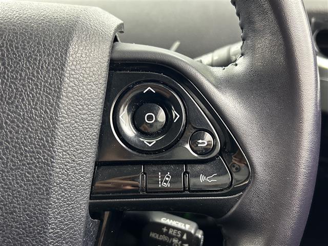 プリウス Ｓツーリングセレクション　純正ナビ／バックカメラ／後席モニター／衝突被害軽減ブレーキ／レーダークルーズコントロール／シートヒーター／ドライブレコーダー／ビルトインＥＴＣ／ＴＯＭ’Ｓ製ＡＷ／オートハイビーム／スマートキー（10枚目）