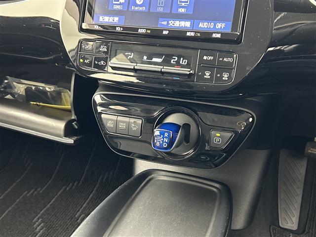 プリウス Ｓツーリングセレクション　純正ナビ／バックカメラ／後席モニター／衝突被害軽減ブレーキ／レーダークルーズコントロール／シートヒーター／ドライブレコーダー／ビルトインＥＴＣ／ＴＯＭ’Ｓ製ＡＷ／オートハイビーム／スマートキー（12枚目）