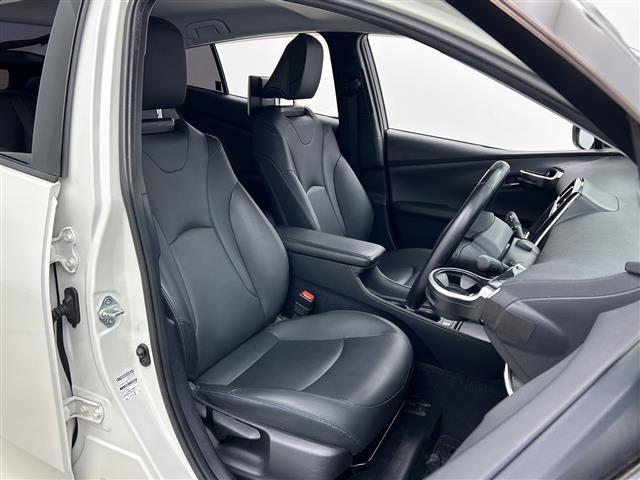 プリウス Ｓツーリングセレクション　純正ナビ／バックカメラ／後席モニター／衝突被害軽減ブレーキ／レーダークルーズコントロール／シートヒーター／ドライブレコーダー／ビルトインＥＴＣ／ＴＯＭ’Ｓ製ＡＷ／オートハイビーム／スマートキー（14枚目）