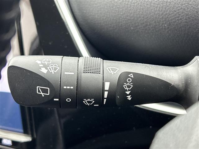 プリウス Ｓツーリングセレクション　純正ナビ／バックカメラ／後席モニター／衝突被害軽減ブレーキ／レーダークルーズコントロール／シートヒーター／ドライブレコーダー／ビルトインＥＴＣ／ＴＯＭ’Ｓ製ＡＷ／オートハイビーム／スマートキー（24枚目）