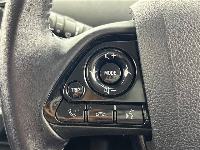 プリウス Ｓツーリングセレクション　純正ナビ／バックカメラ／後席モニター／衝突被害軽減ブレーキ／レーダークルーズコントロール／シートヒーター／ドライブレコーダー／ビルトインＥＴＣ／ＴＯＭ’Ｓ製ＡＷ／オートハイビーム／スマートキー（26枚目）