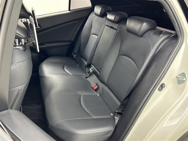 プリウス Ｓツーリングセレクション　純正ナビ／バックカメラ／後席モニター／衝突被害軽減ブレーキ／レーダークルーズコントロール／シートヒーター／ドライブレコーダー／ビルトインＥＴＣ／ＴＯＭ’Ｓ製ＡＷ／オートハイビーム／スマートキー（30枚目）