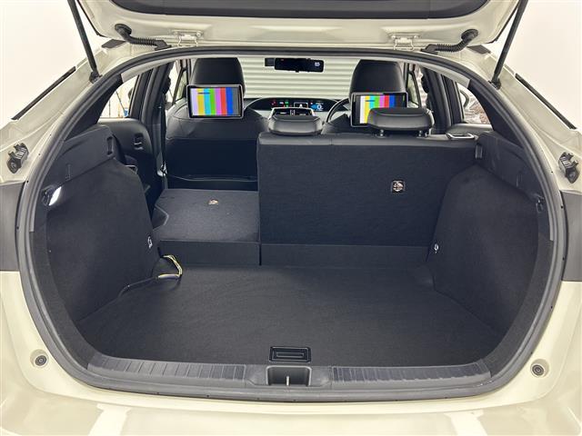 プリウス Ｓツーリングセレクション　純正ナビ／バックカメラ／後席モニター／衝突被害軽減ブレーキ／レーダークルーズコントロール／シートヒーター／ドライブレコーダー／ビルトインＥＴＣ／ＴＯＭ’Ｓ製ＡＷ／オートハイビーム／スマートキー（32枚目）