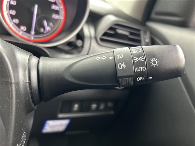 スイフト XRリミテッド 禁煙車/社外ナビ/ワンセグTV/バックカメラ/スズキセーフティサポート/シートヒーター/ステアリングスイッチ/ヘッドライトレベライザー/スマートキー/プッシュスタート(10枚目)